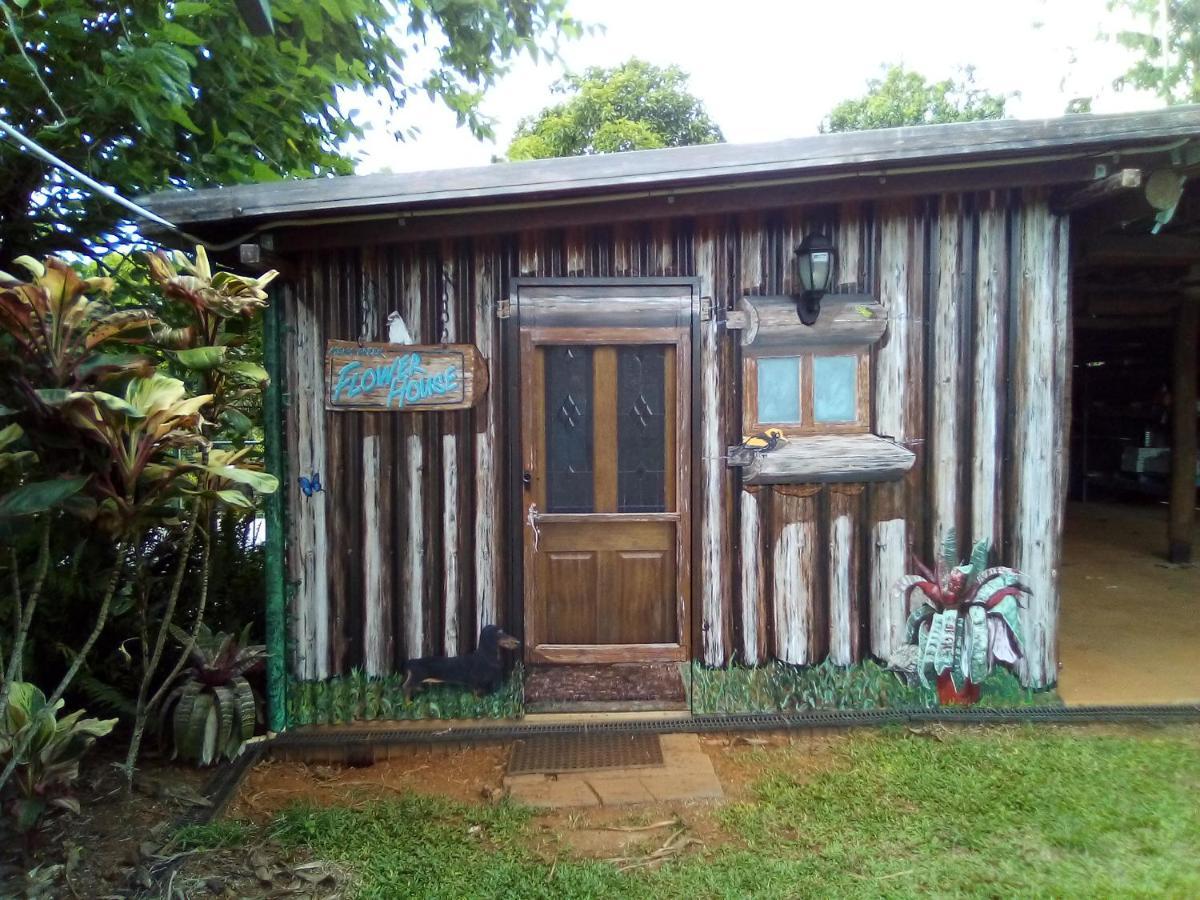 Mena Creek Flower House Buitenkant foto